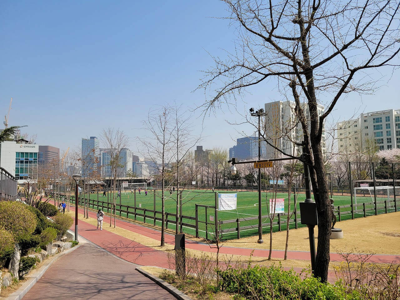 完善与公众